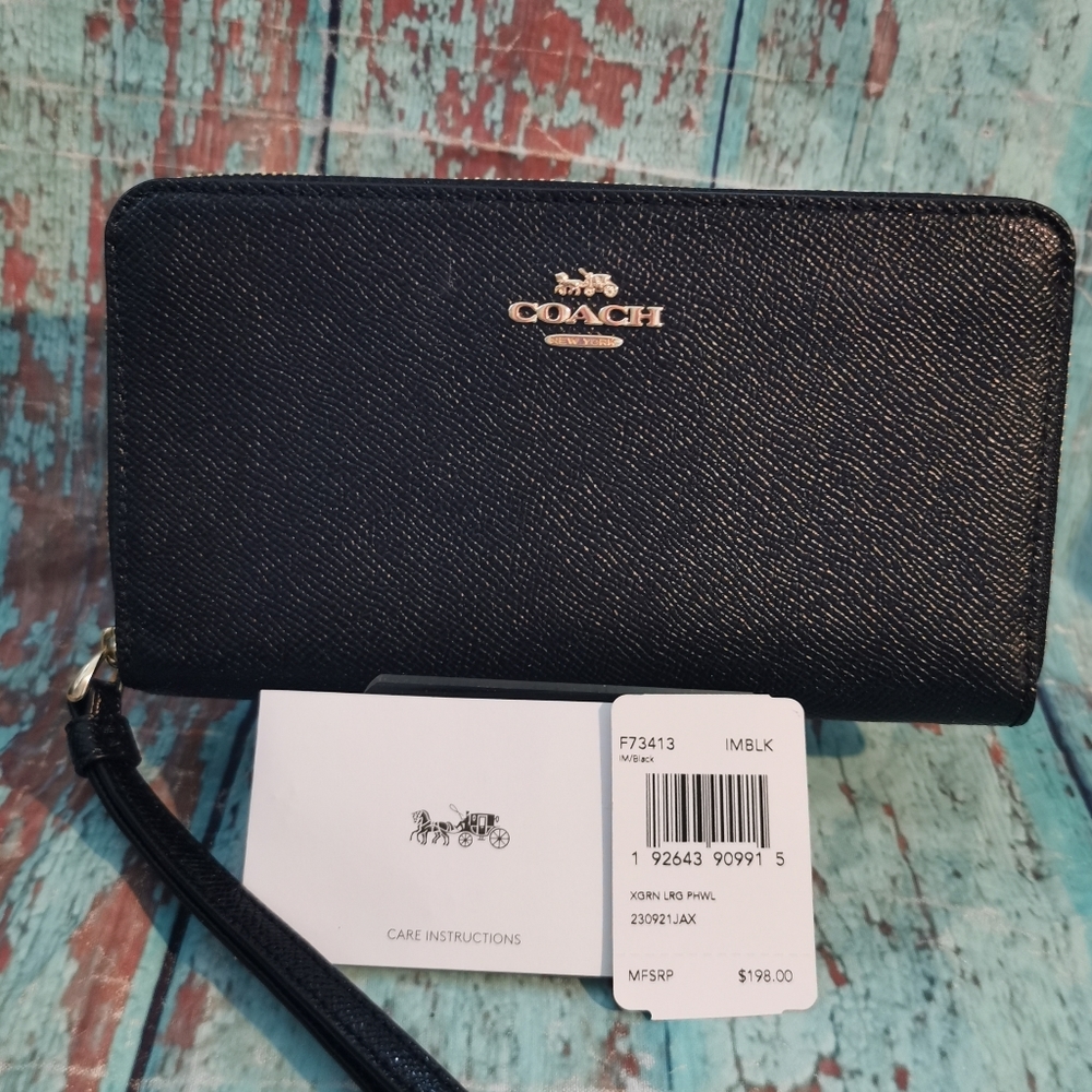 NWT Coach black long zip around wallet wristlet, pebbled leather